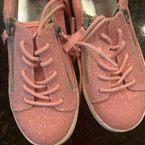 ✨Sparkly pink Girls kidpik sneakers size 1  EUC